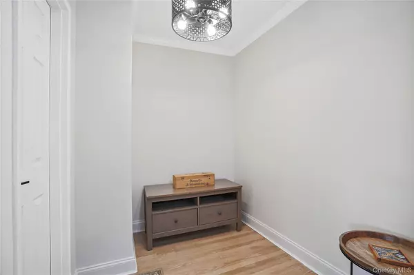 Howard Beach, NY 11414,86-29 155th AVE #5N