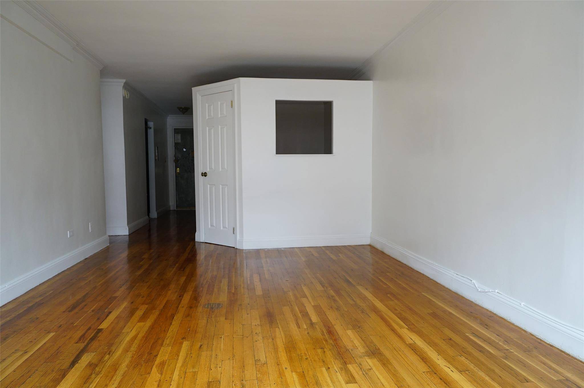 Elmhurst, NY 11373,8345 Vietor AVE #4J
