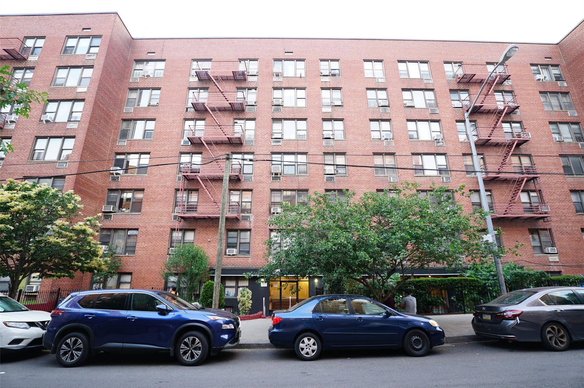 8345 Vietor AVE #4J, Elmhurst, NY 11373