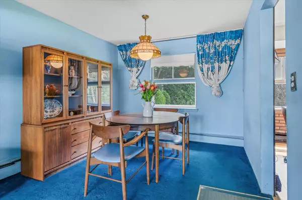 Syosset, NY 11791,17 Edna DR