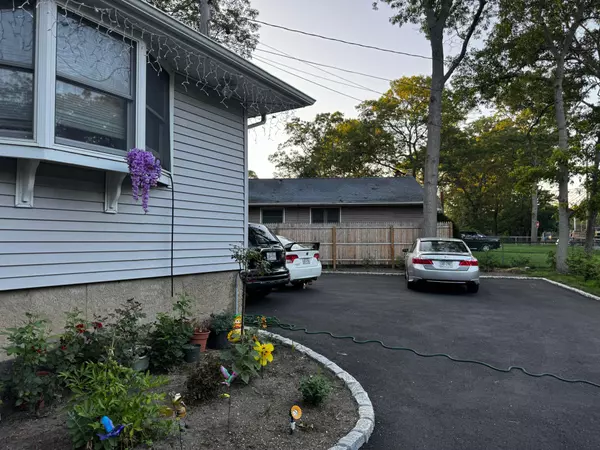 Mastic, NY 11950,966 Mastic RD