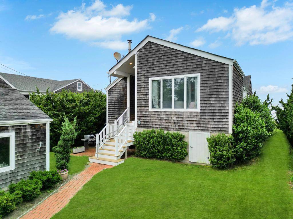 East Quogue, NY 11942,15 Bayside AVE