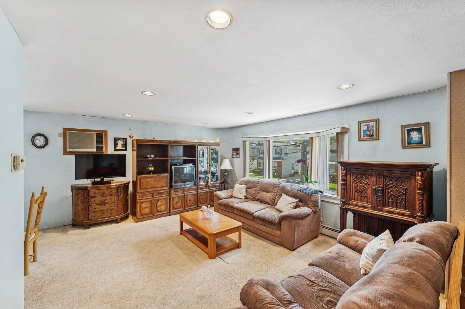New Hyde Park, NY 11040,529 8th AVE