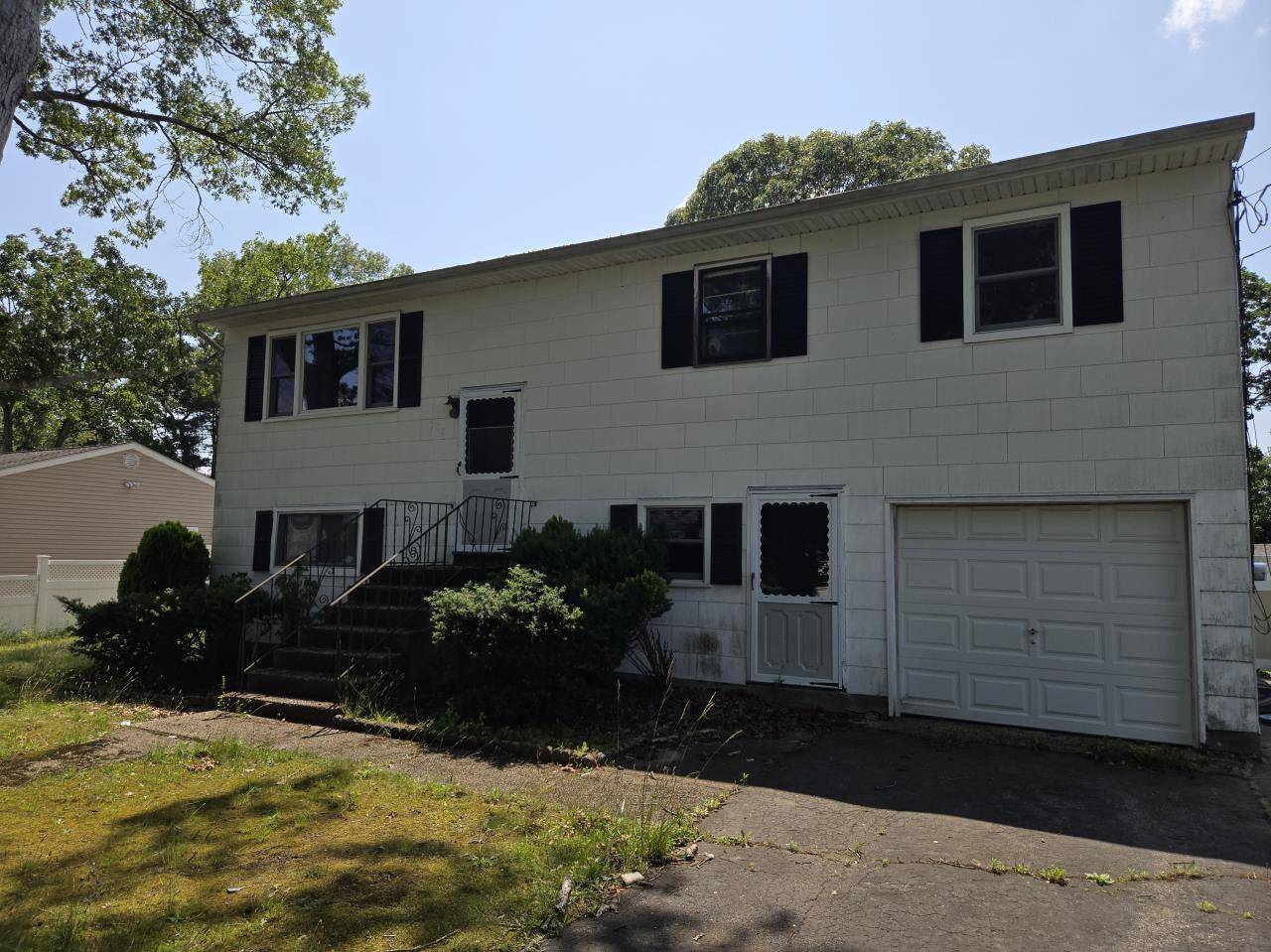 Hauppauge, NY 11788,116 Southern BLVD