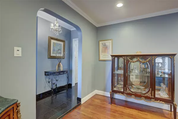 Fresh Meadows, NY 11365,7126 170th ST