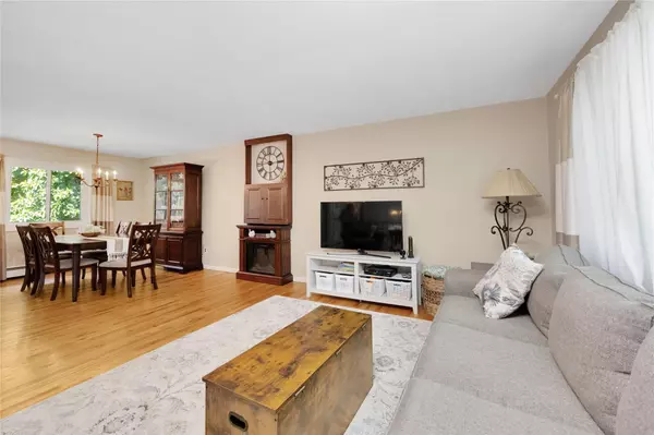 Huntington, NY 11743,11 Margaret LN
