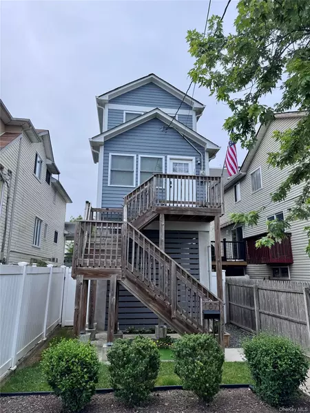 107 Baden PL, Staten Island, NY 10306