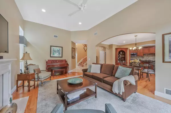 Commack, NY 11725,28 Hamlet DR