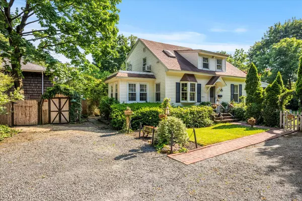 Baldwin, NY 11510,2564 Central AVE #B