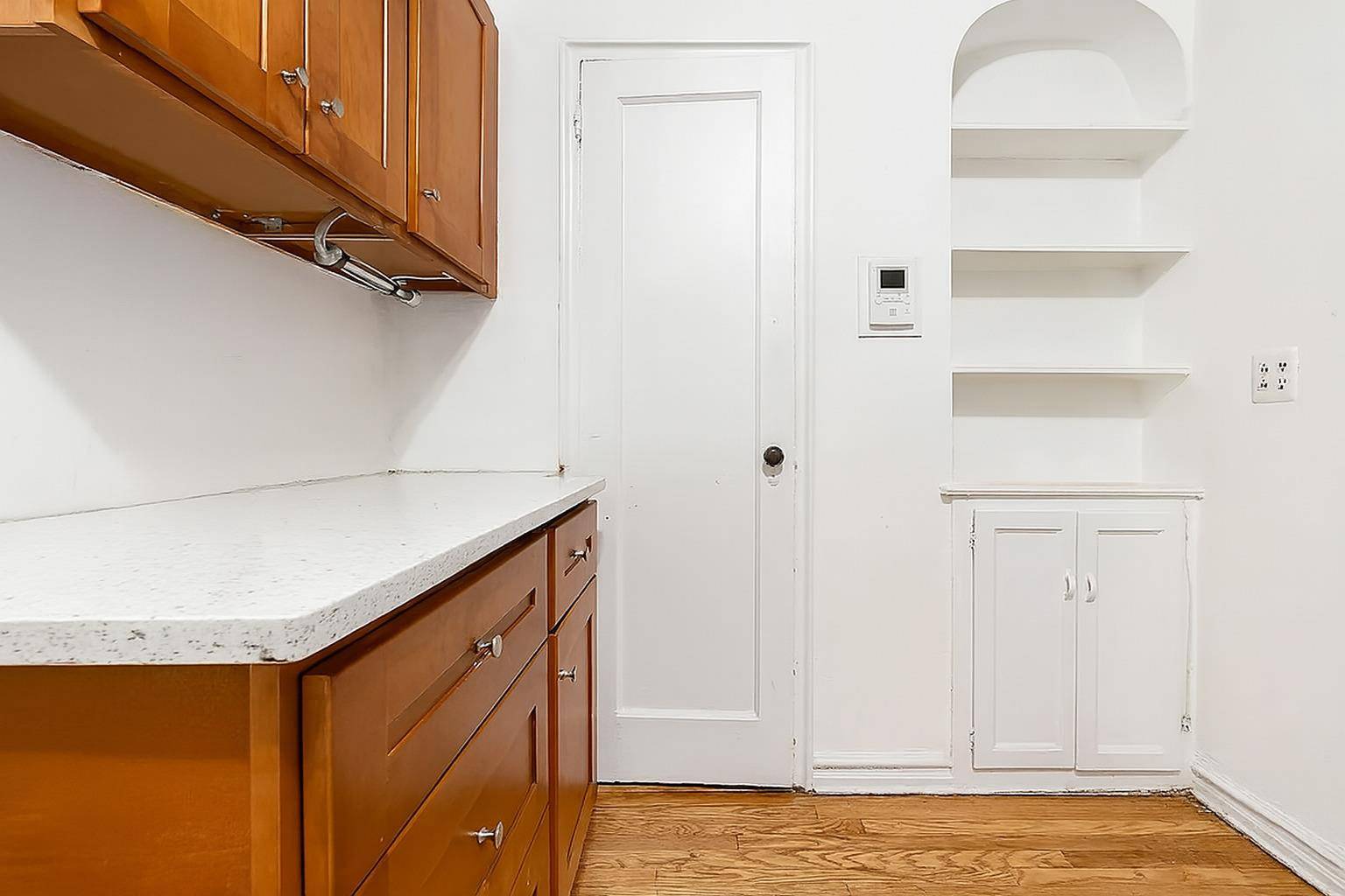 Rego Park, NY 11374,63109 Saunders ST #3A