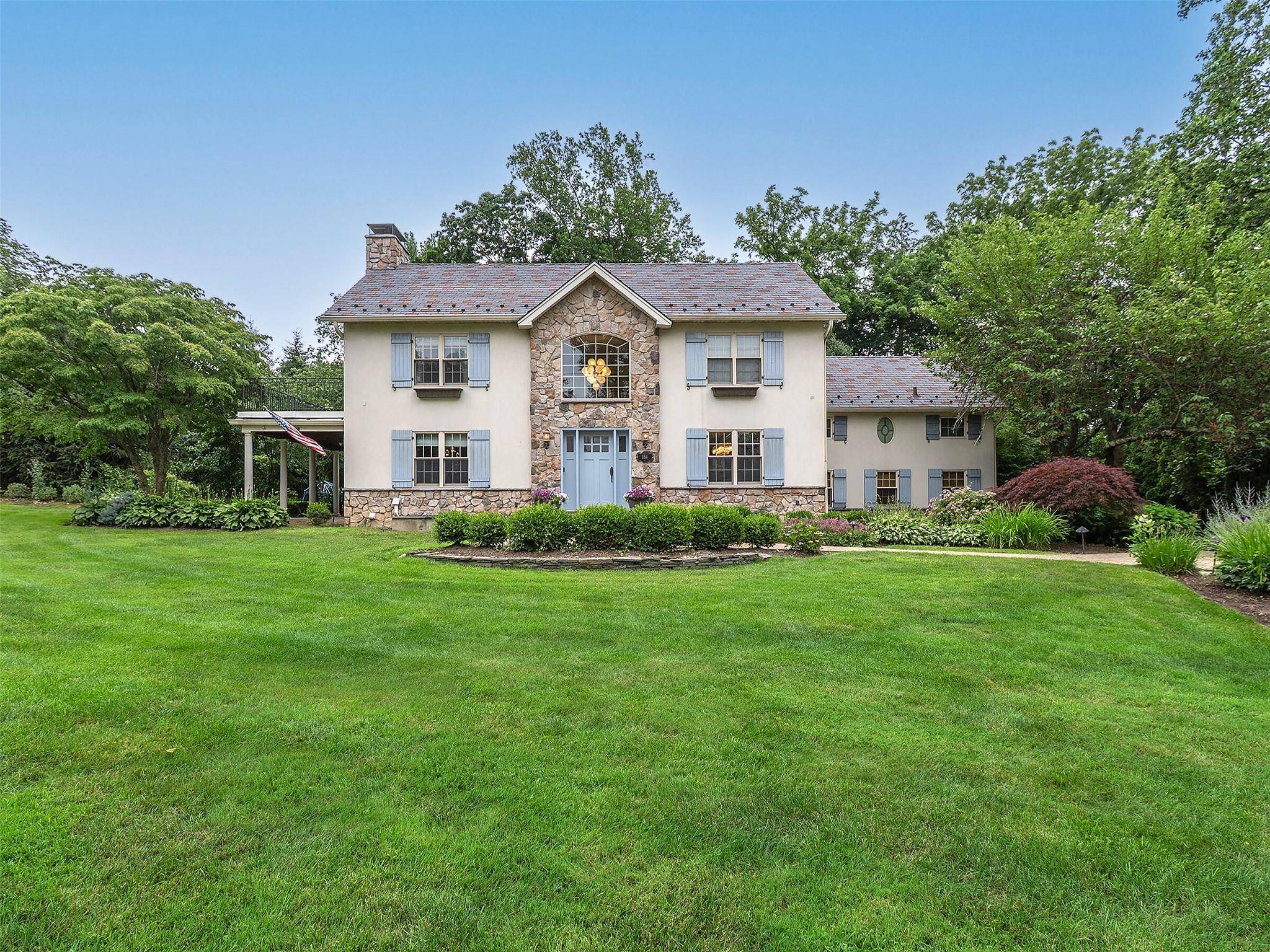 Manhasset, NY 11030,184 Circle DR