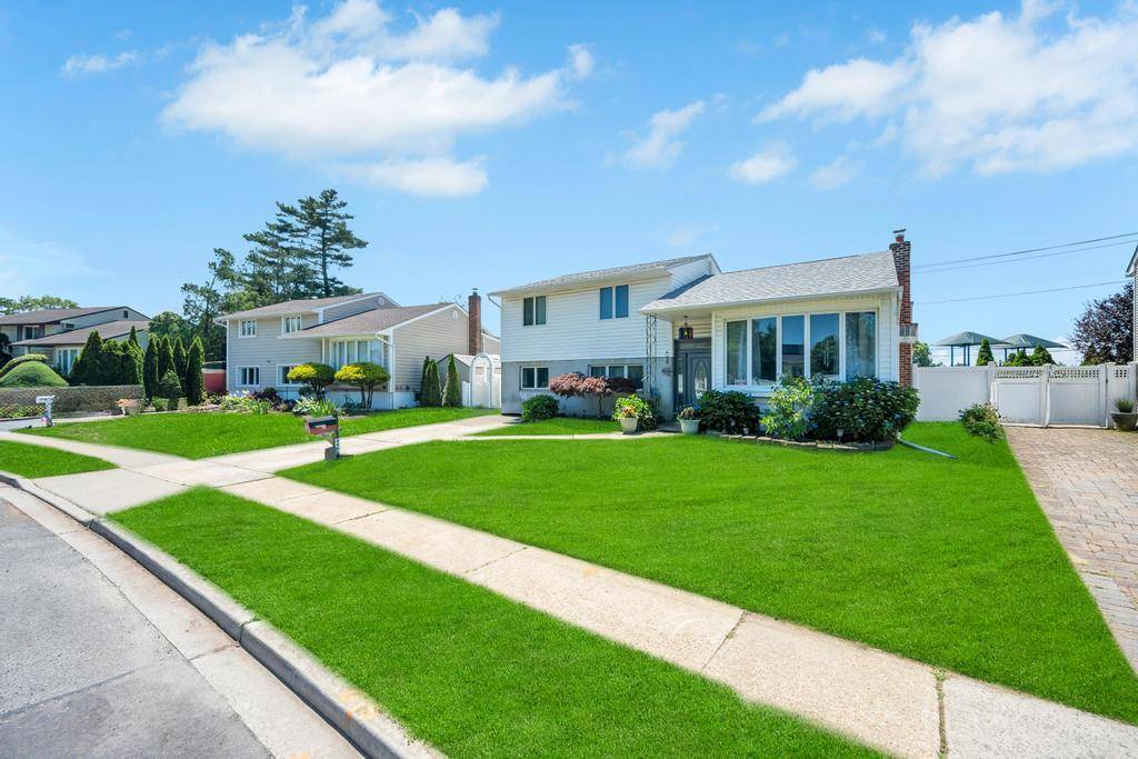 East Meadow, NY 11554,2482 Cadillac DR