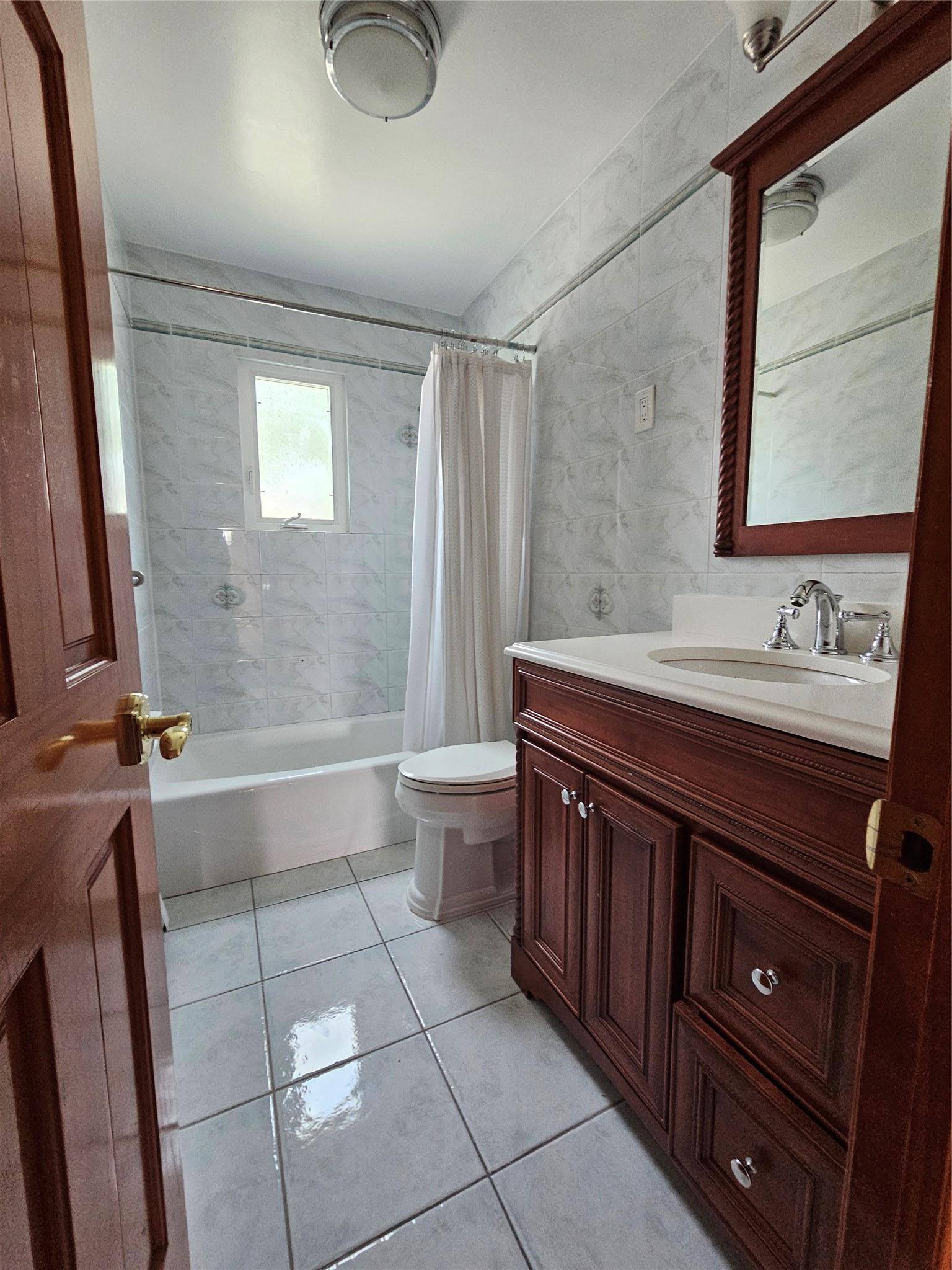 Bronx, NY 10469,2518 Tiemann AVE