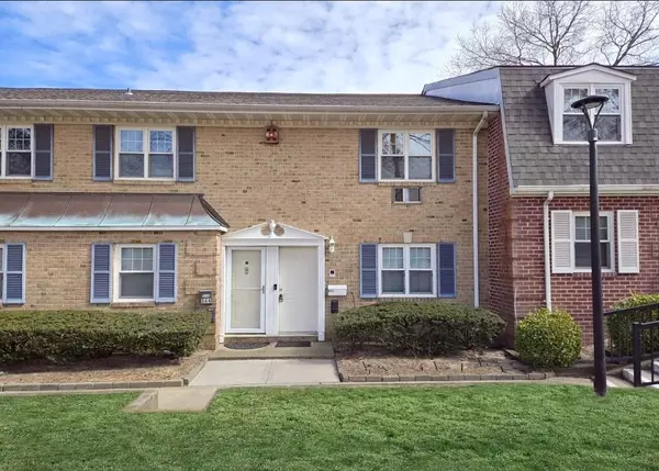 Holtsville, NY 11742,11 glenhollow DR #D45