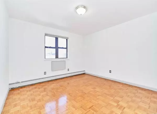 Corona, NY 11368,5609 Van Cleef ST