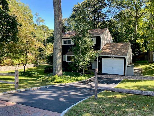 37 Hewlett DR, Sound Beach, NY 11789