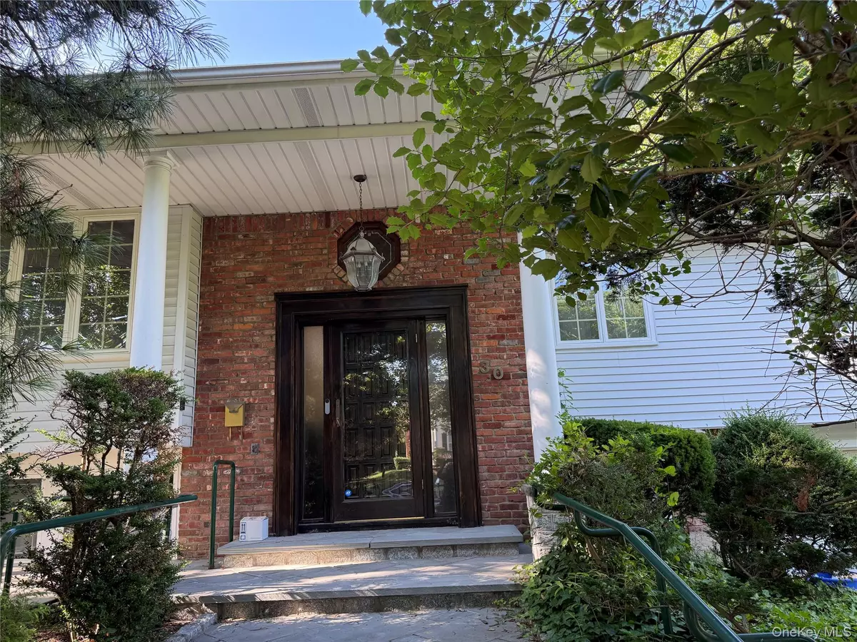 Albertson, NY 11507,30 Dogwood RD #PVT HOUSE