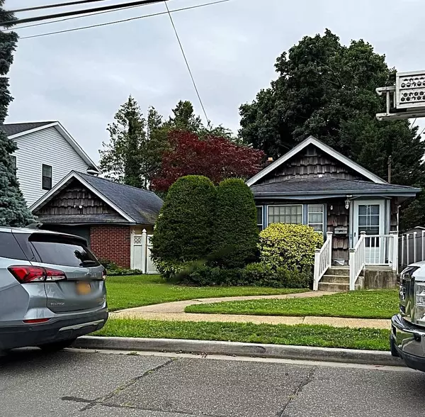 2520 Falcon ST, East Meadow, NY 11554