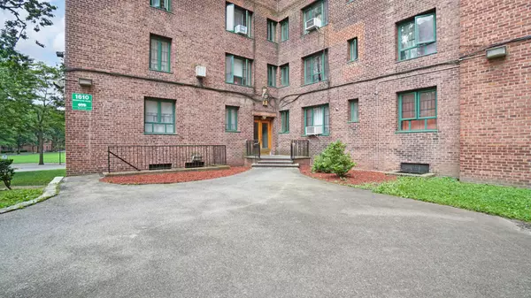 1610 Metropolitan AVE #6H, Bronx, NY 10462