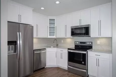 Lindenhurst, NY 11726,465 New HWY #C09