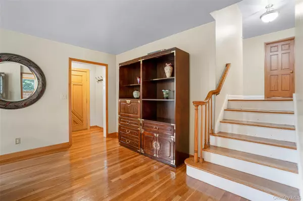 Mamaroneck, NY 10543,918 Sylvan LN