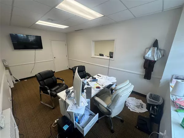 Rockville Centre, NY 11570,55 Front ST #1