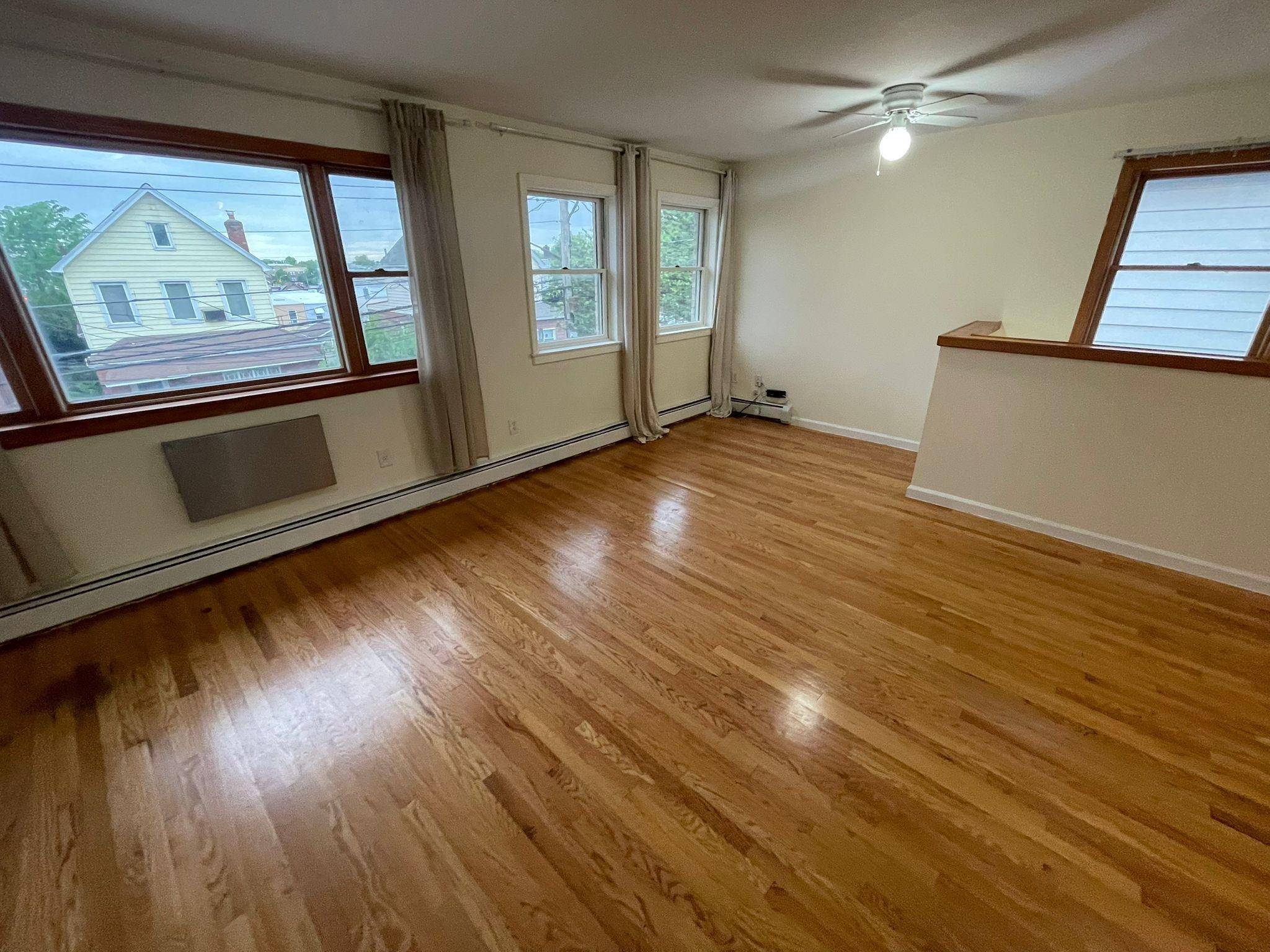 Maspeth, NY 11378,6922 Caldwell AVE