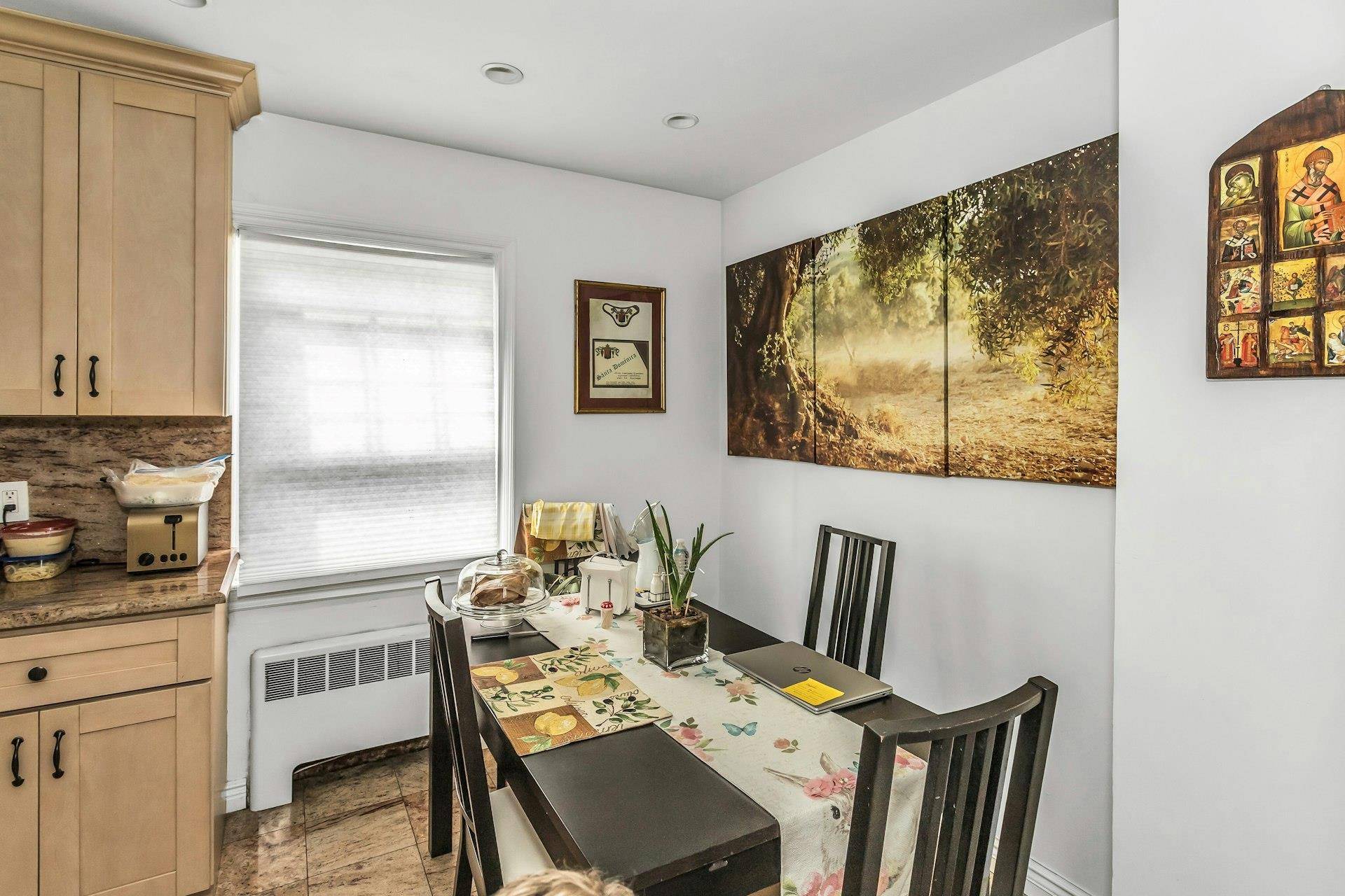 Floral Park, NY 11001,53 Carnation AVE