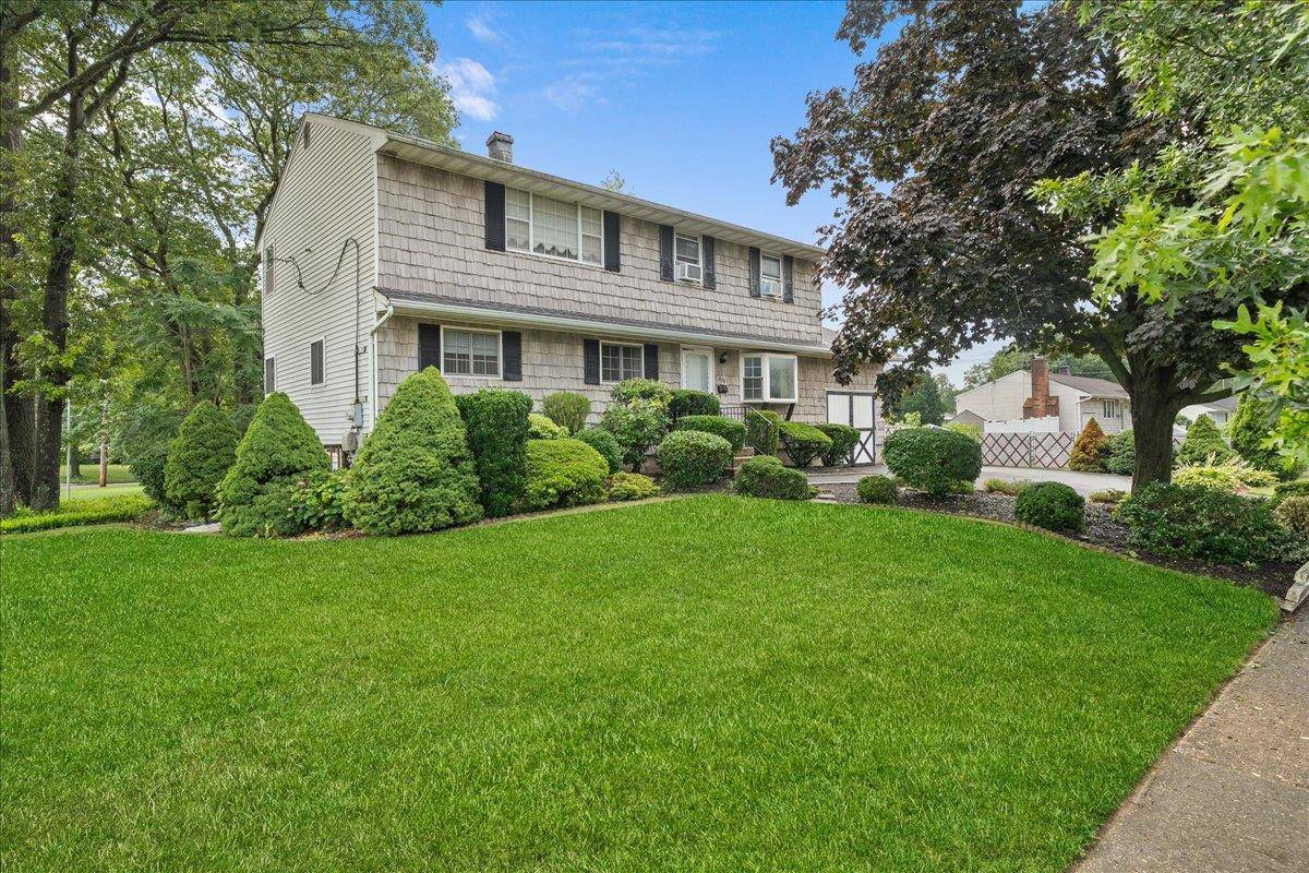 635 Connetquot AVE, Islip Terrace, NY 11752