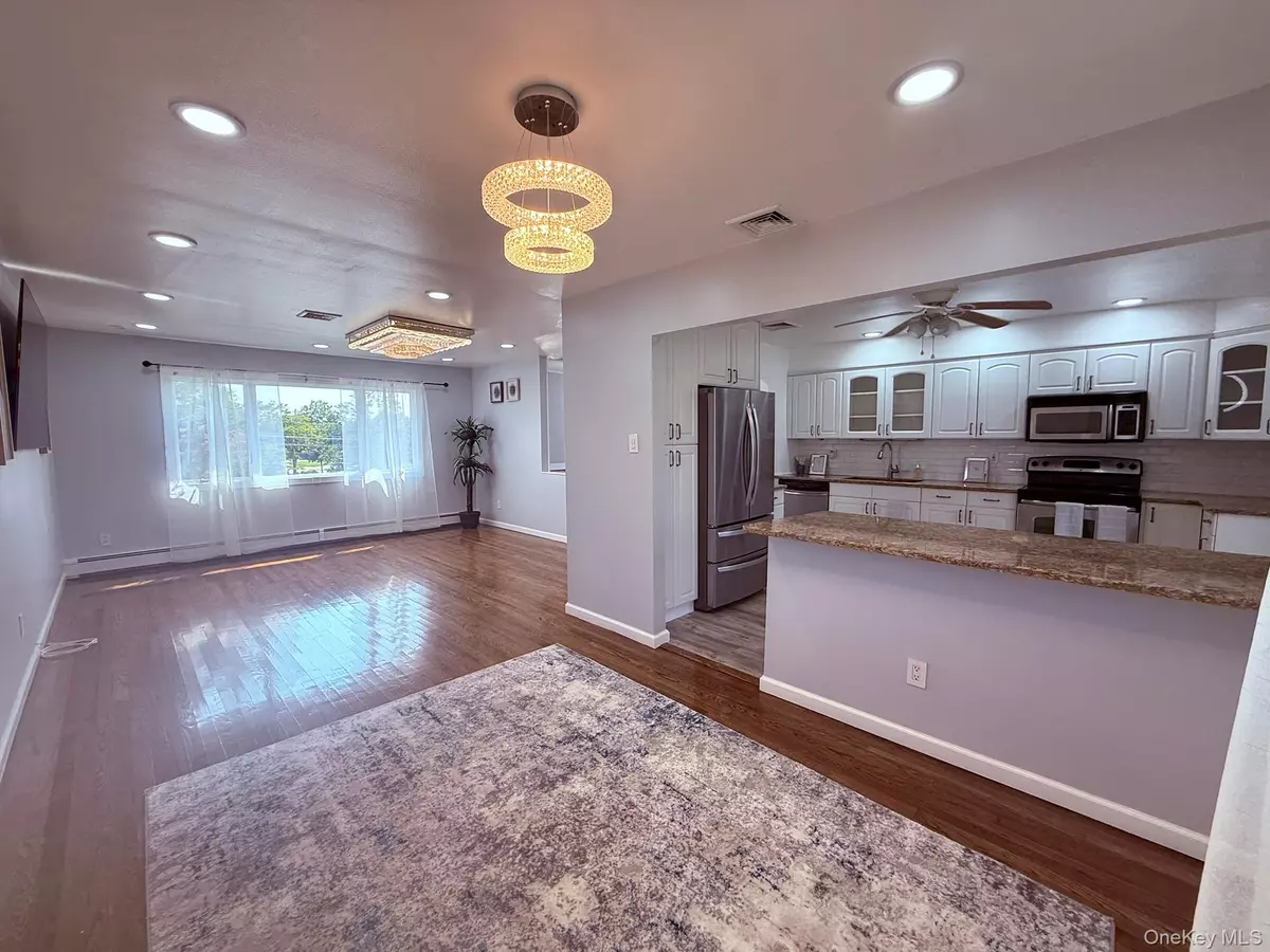 Hicksville, NY 11801,14 Hilton CT