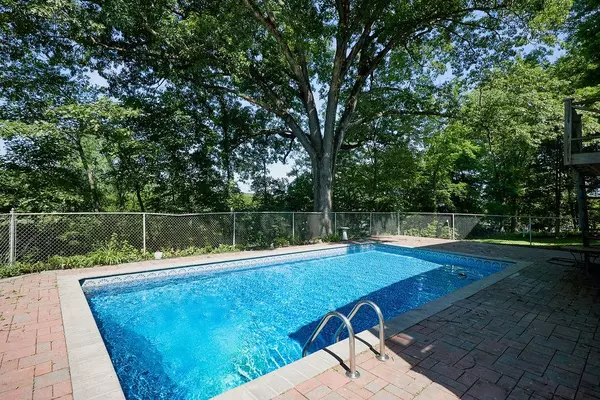 Poughkeepsie, NY 12603,152 Bart DR