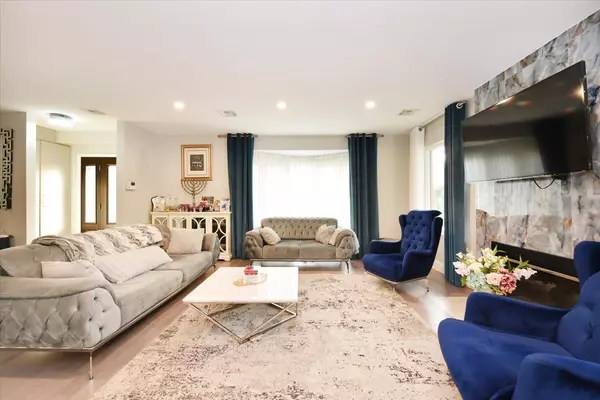 Jamaica Estates, NY 11423,80-03 192nd ST