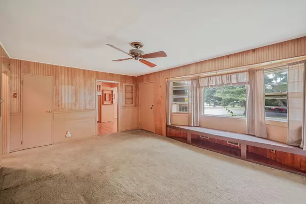Smithtown, NY 11787,60 Morewood DR