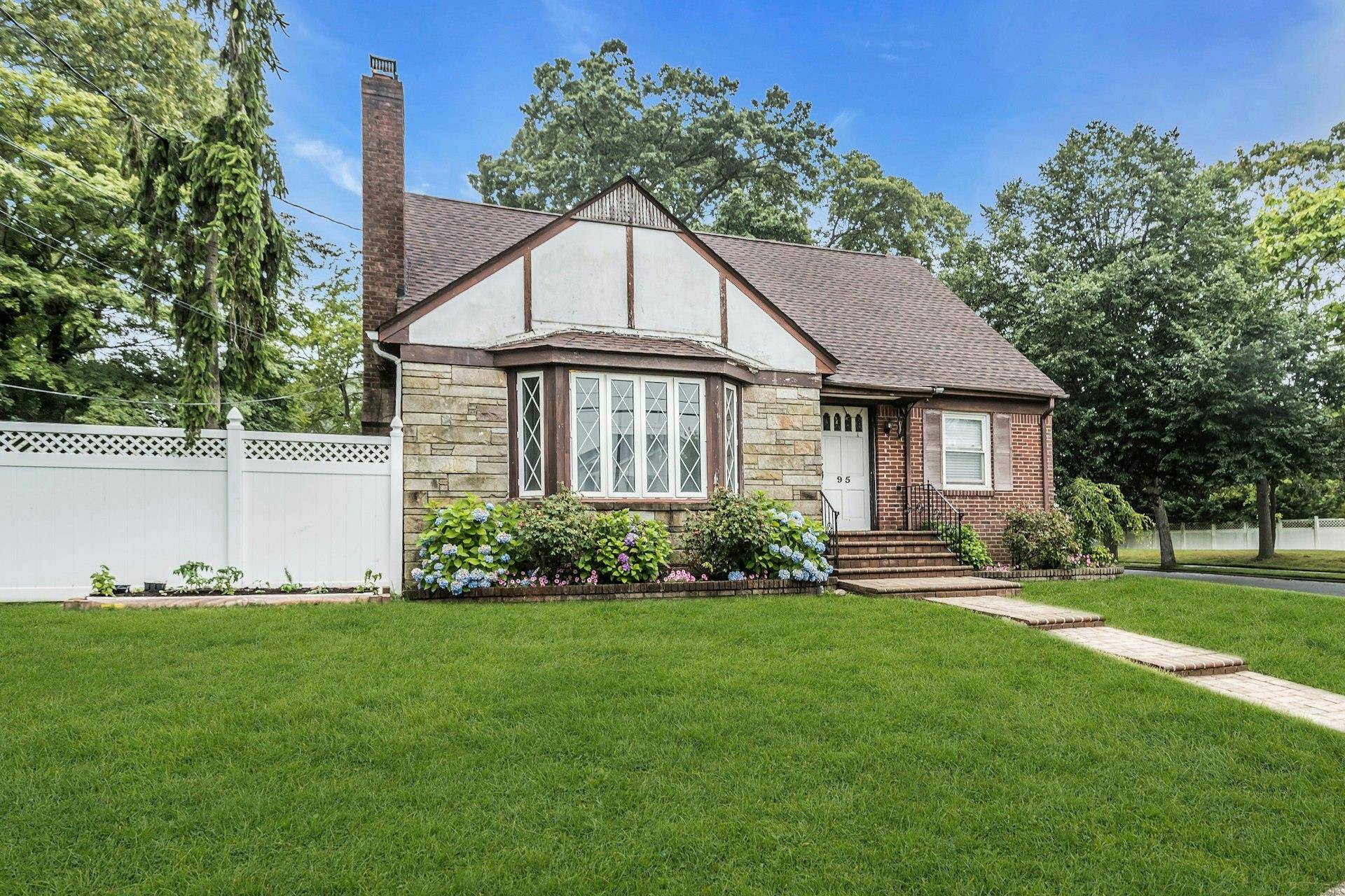Massapequa, NY 11758,95 E Shore RD