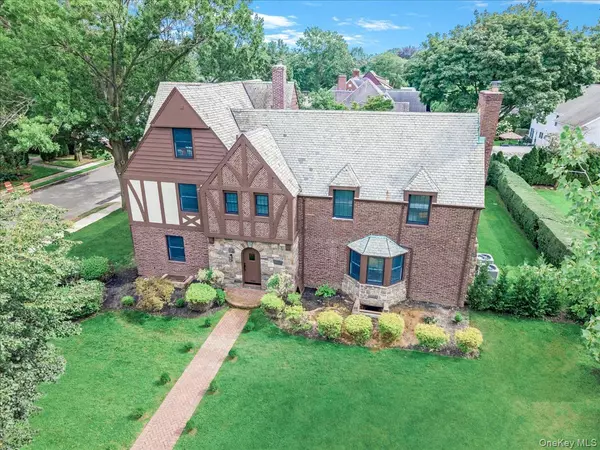 Garden City, NY 11530,236 Stewart AVE