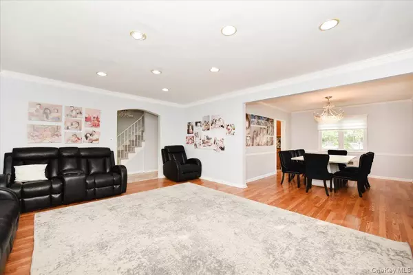 Jamaica Estates, NY 11423,80-07 192nd ST