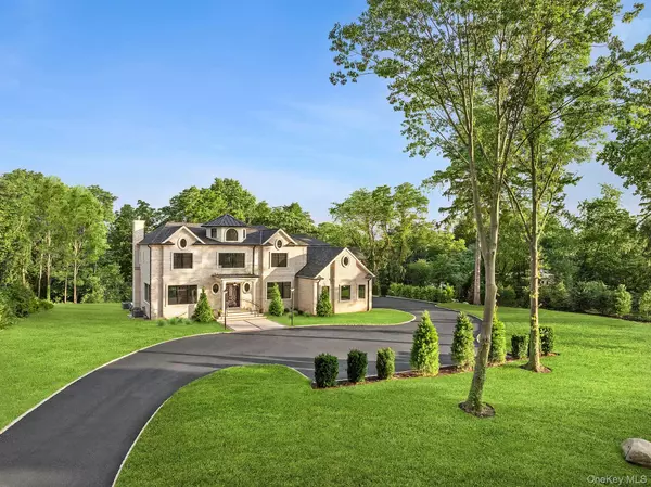 Old Westbury, NY 11568,26 Saint Andrews CT
