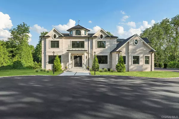 Old Westbury, NY 11568,26 Saint Andrews CT