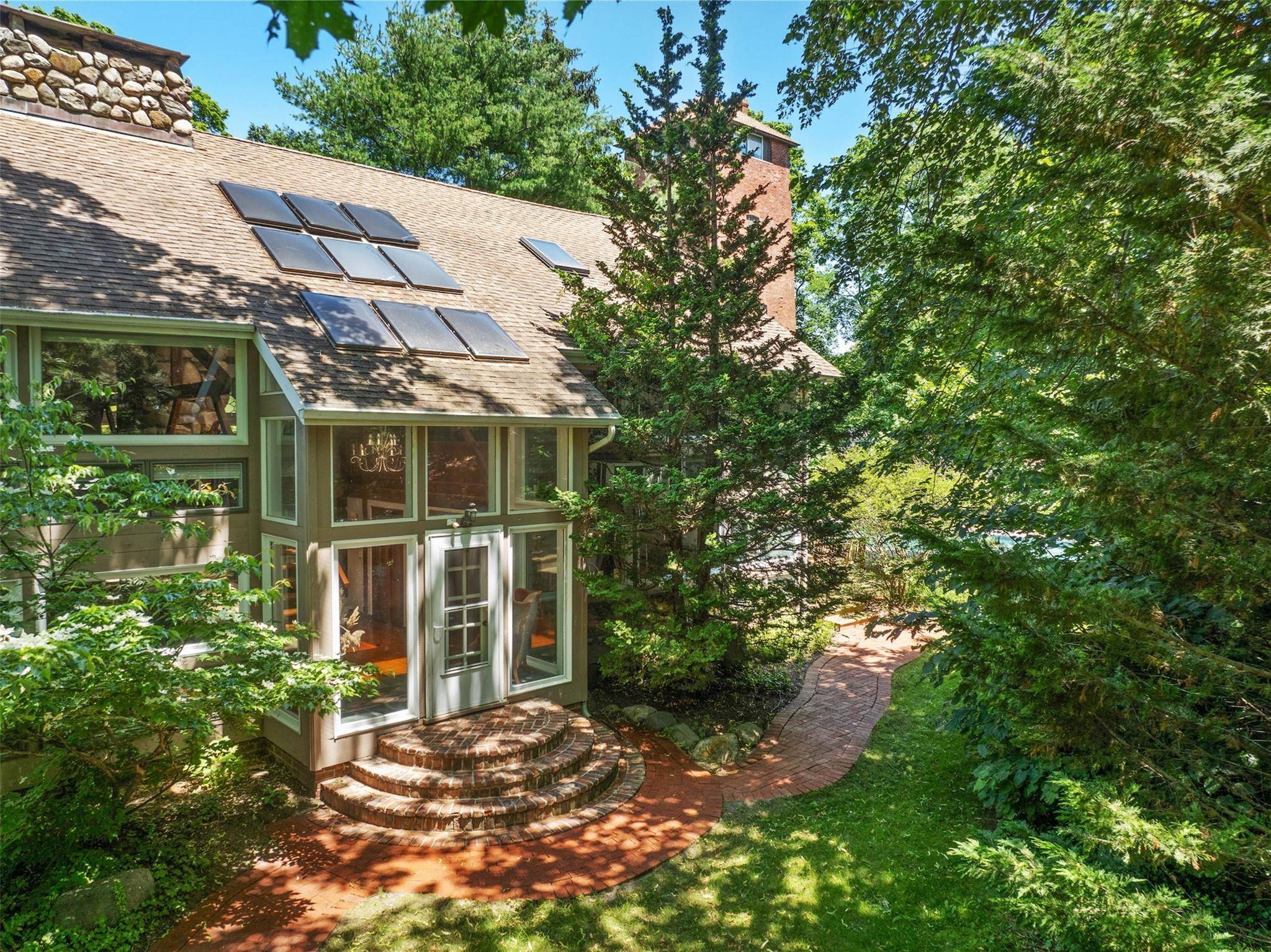 Mattituck, NY 11952,880 W Mill RD