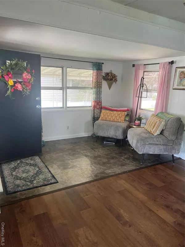 Bohemia, NY 11716,42 Ticonderoga DR
