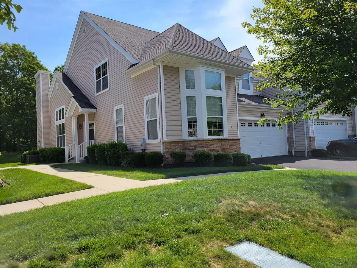 Center Moriches, NY 11934,4 Toni CT