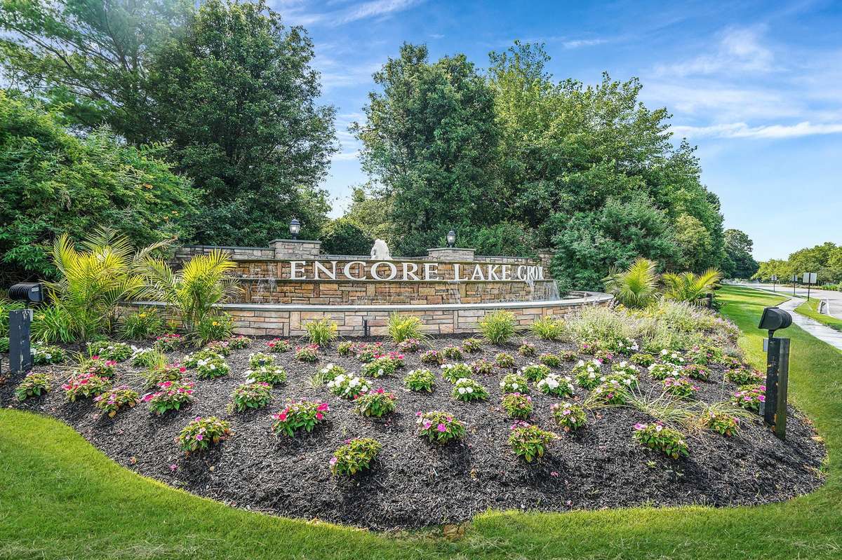 Lake Grove, NY 11755,203 Symphony DR