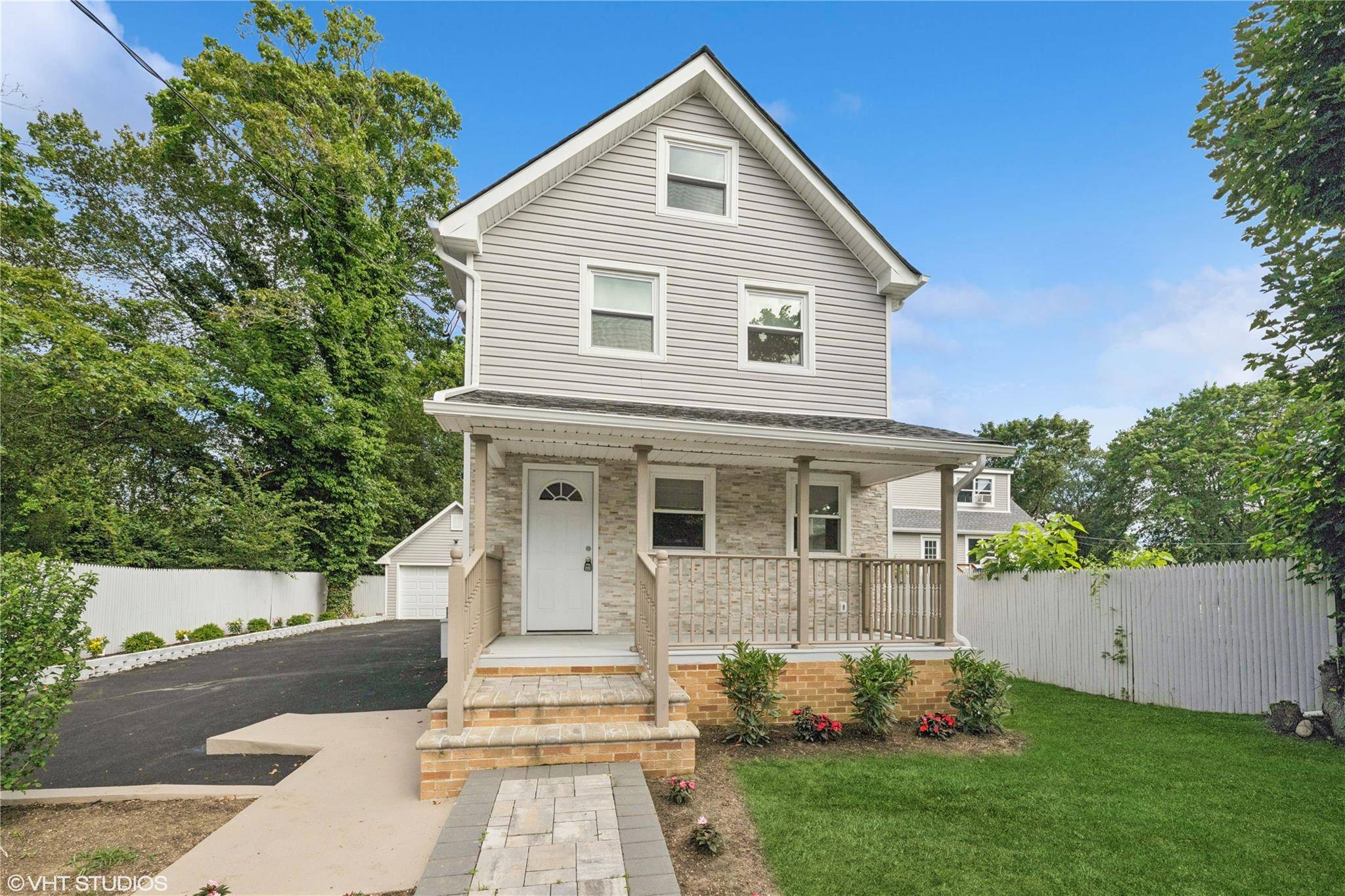 Huntington Station, NY 11746,92 Columbia ST
