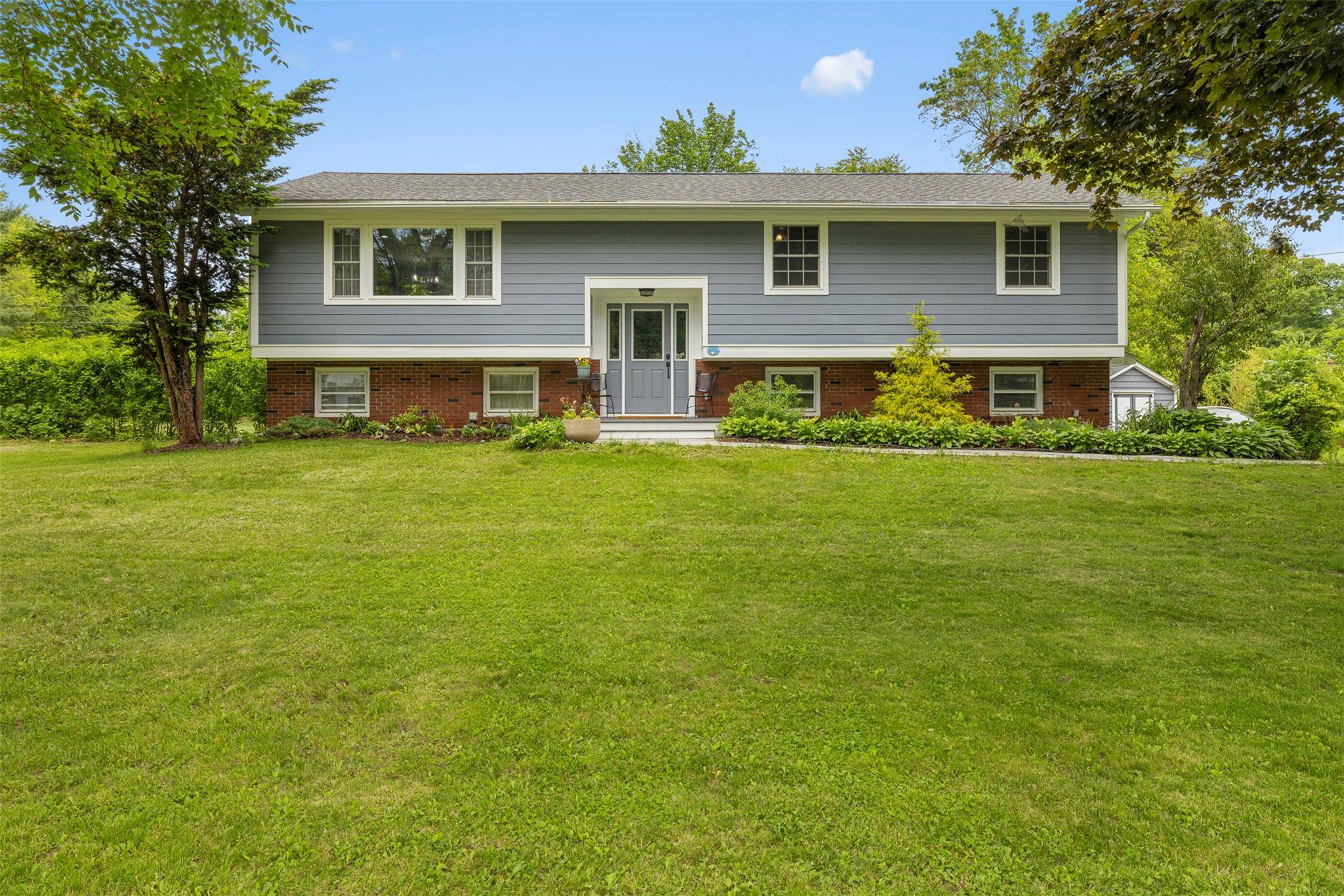 2 Linda DR, Balmville, NY 12550