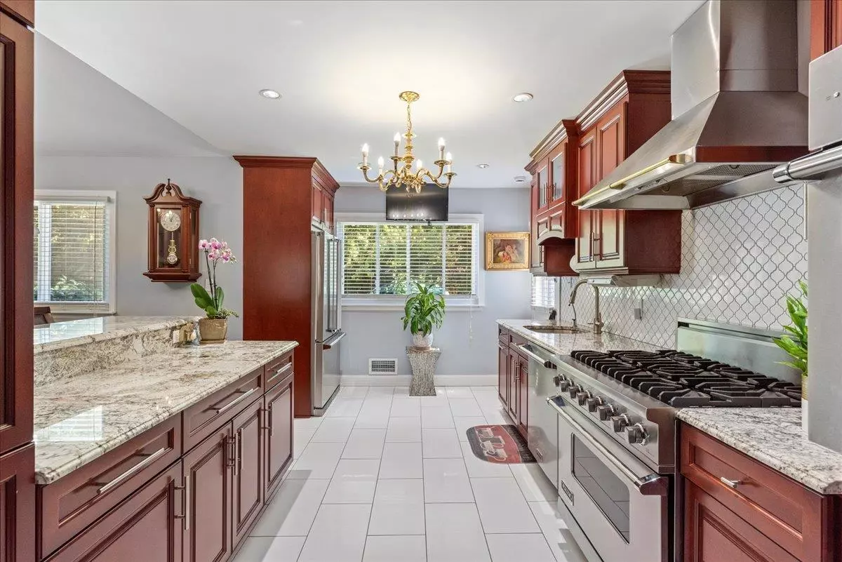 North Woodmere, NY 11581,269 Hungry Harbor RD