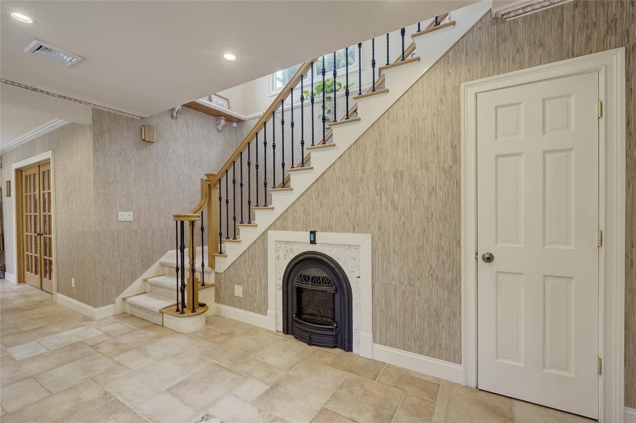 Huntington, NY 11743,32 Crescent DR
