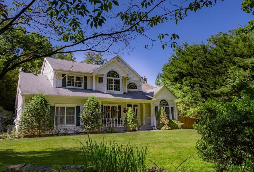 1251 A North Country RD, Stony Brook, NY 11790