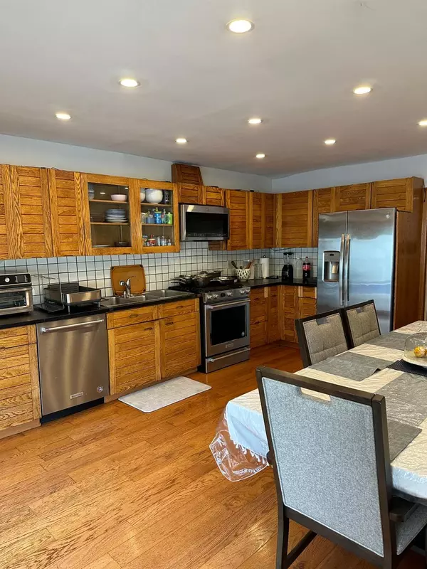 Whitestone, NY 11357,151-60 7 AVE