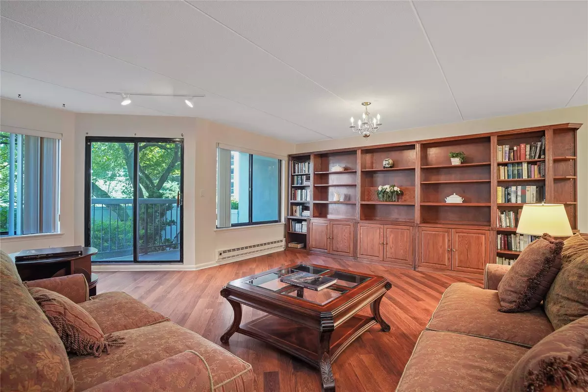 Hartsdale, NY 10530,200 High Point DR #110