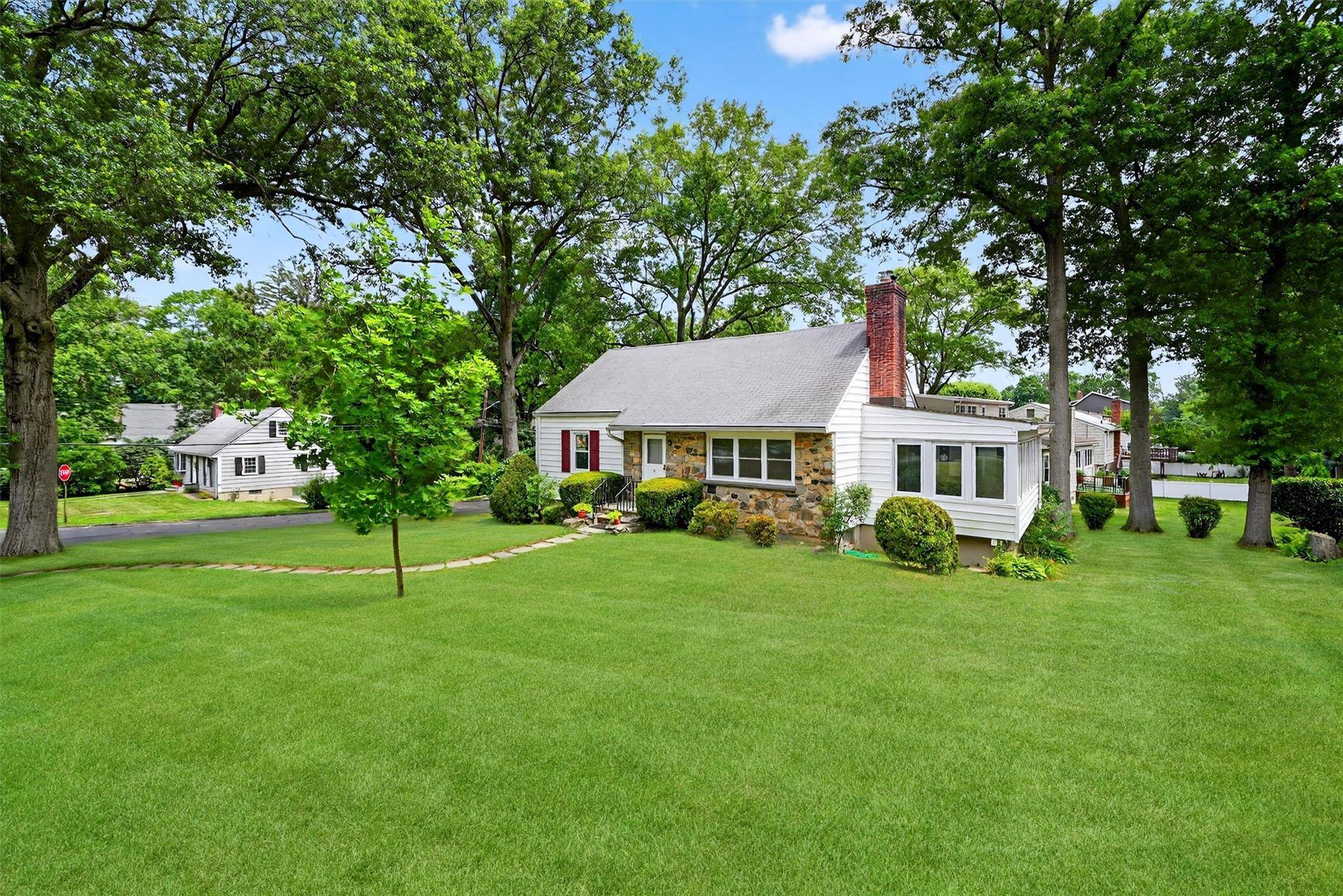 White Plains, NY 10605,22 Woodbrook RD